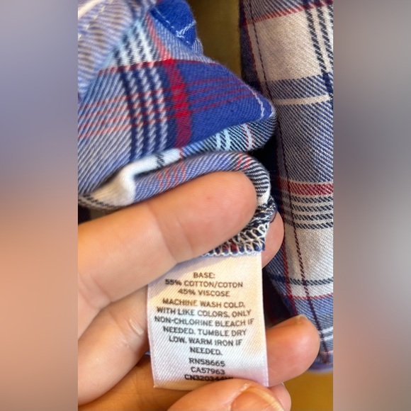 Plaid button down XS super soft fabric - Picture 3 of 4